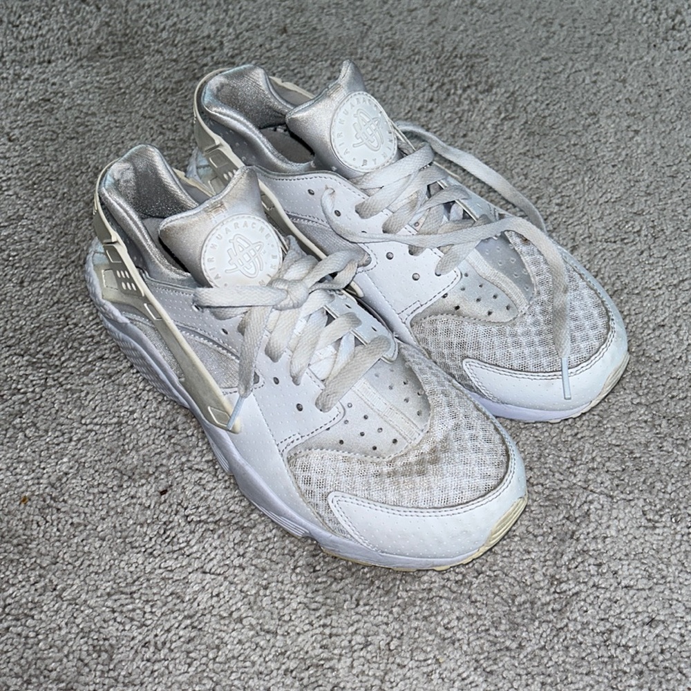 hurache nike sneakers